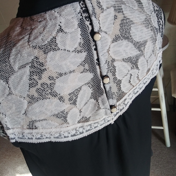 Monteau Medium Black Top - Picture 5 of 7